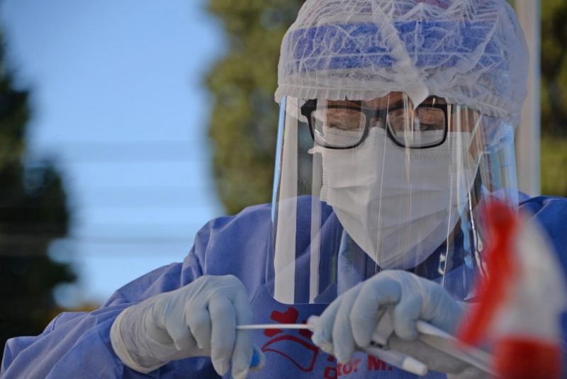 Hisopados: puede haber demoras de hasta 48 horas para el resultado